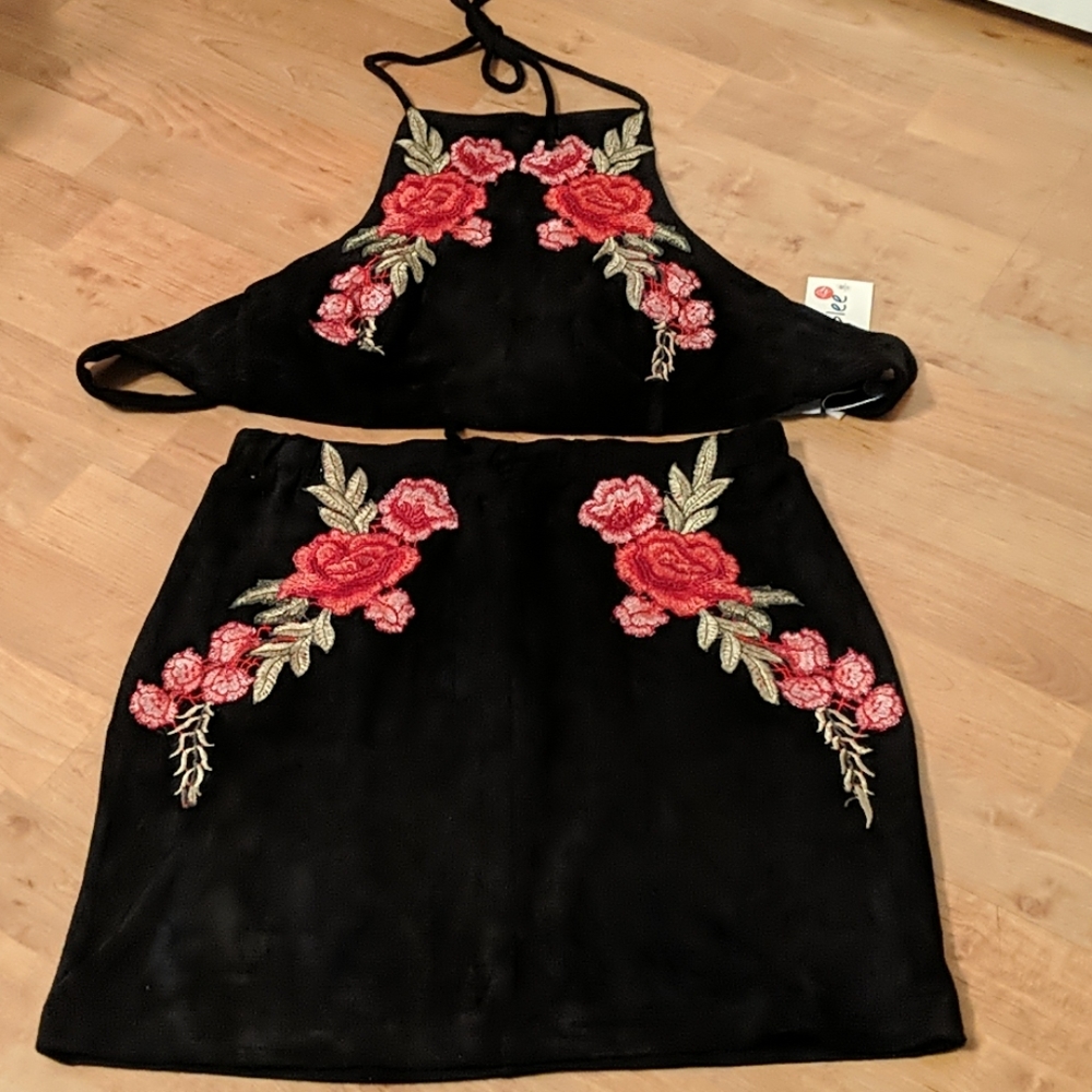 NWT Two Piece Roses